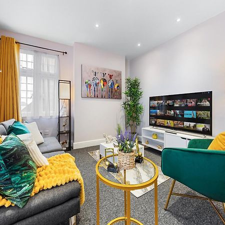 Elegant 2Br London Hideaway- King Bed, Sleeps 6 - Parking- Instant Book- 20 Percent Off Limited Time! Barnet Zewnętrze zdjęcie