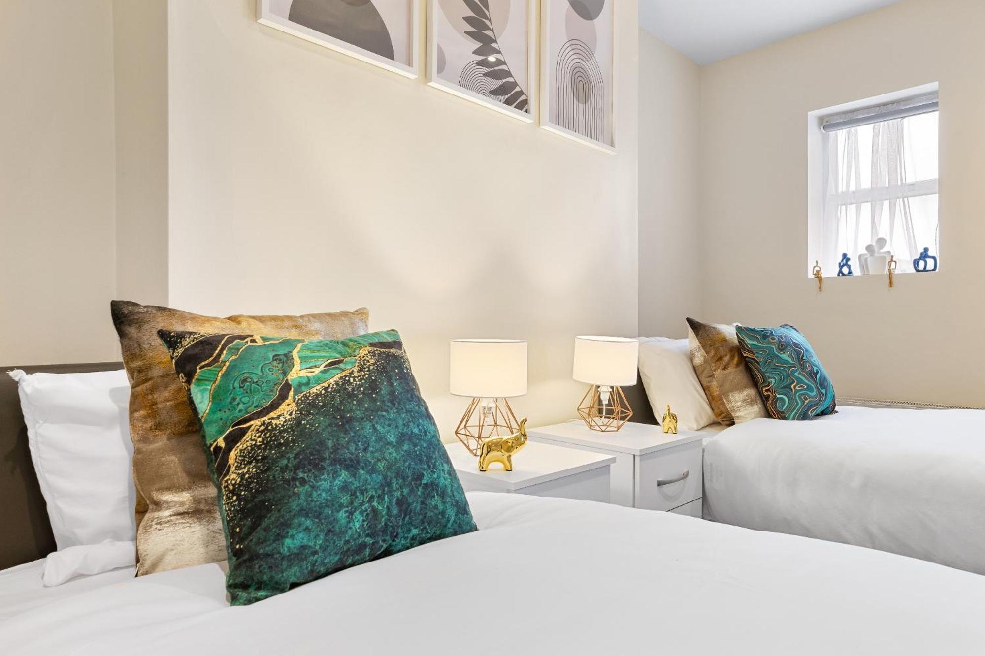Elegant 2Br London Hideaway- King Bed, Sleeps 6 - Parking- Instant Book- 20 Percent Off Limited Time! Barnet Zewnętrze zdjęcie
