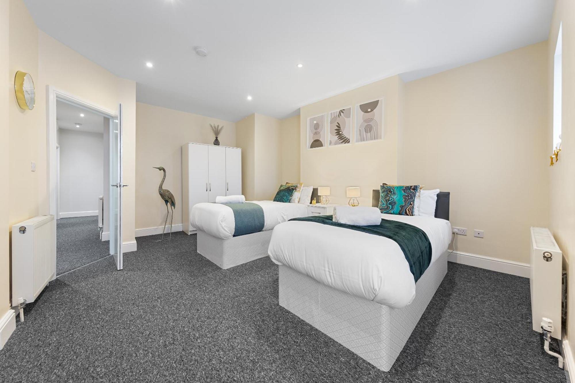 Elegant 2Br London Hideaway- King Bed, Sleeps 6 - Parking- Instant Book- 20 Percent Off Limited Time! Barnet Zewnętrze zdjęcie