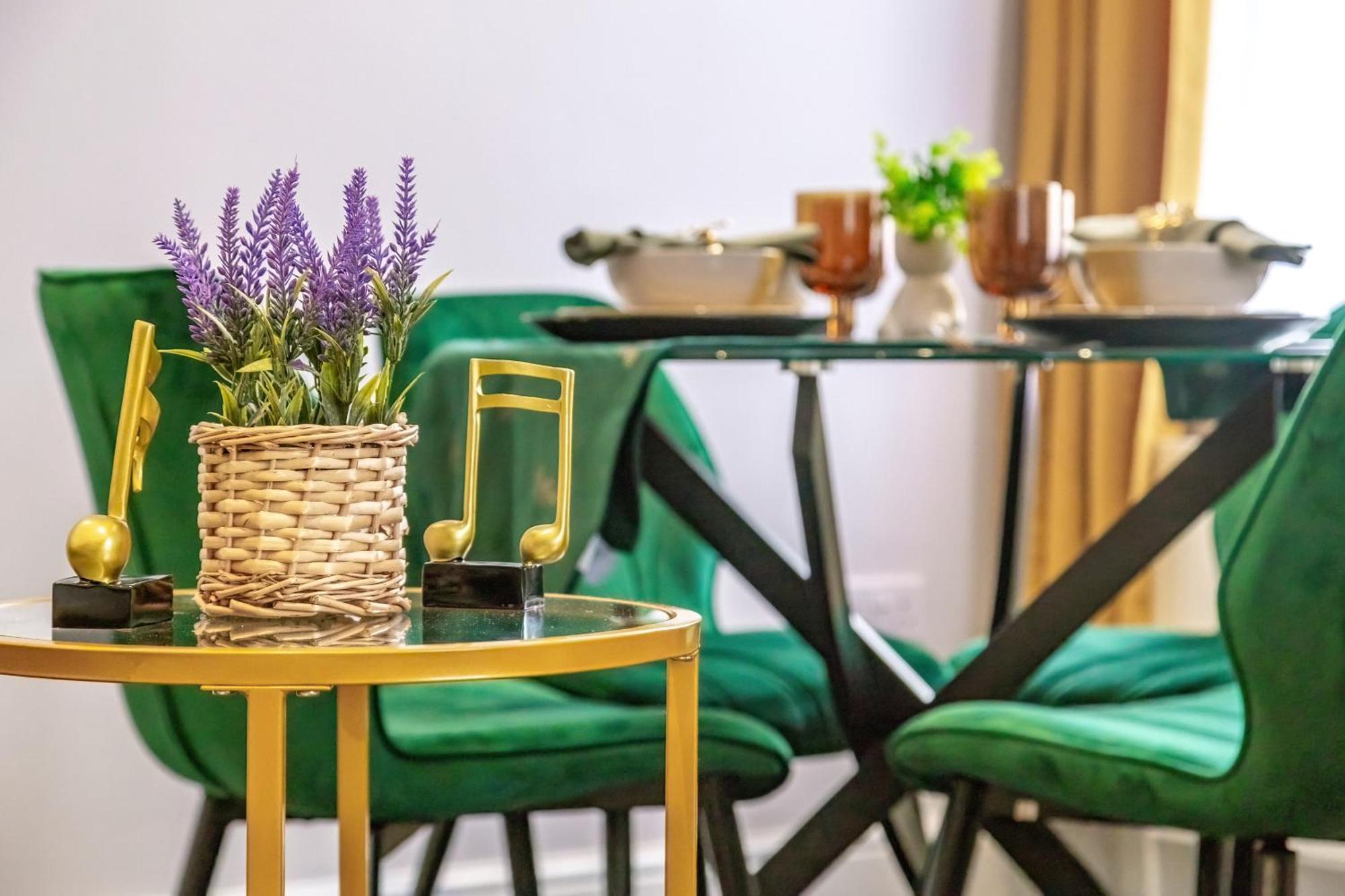 Elegant 2Br London Hideaway- King Bed, Sleeps 6 - Parking- Instant Book- 20 Percent Off Limited Time! Barnet Zewnętrze zdjęcie