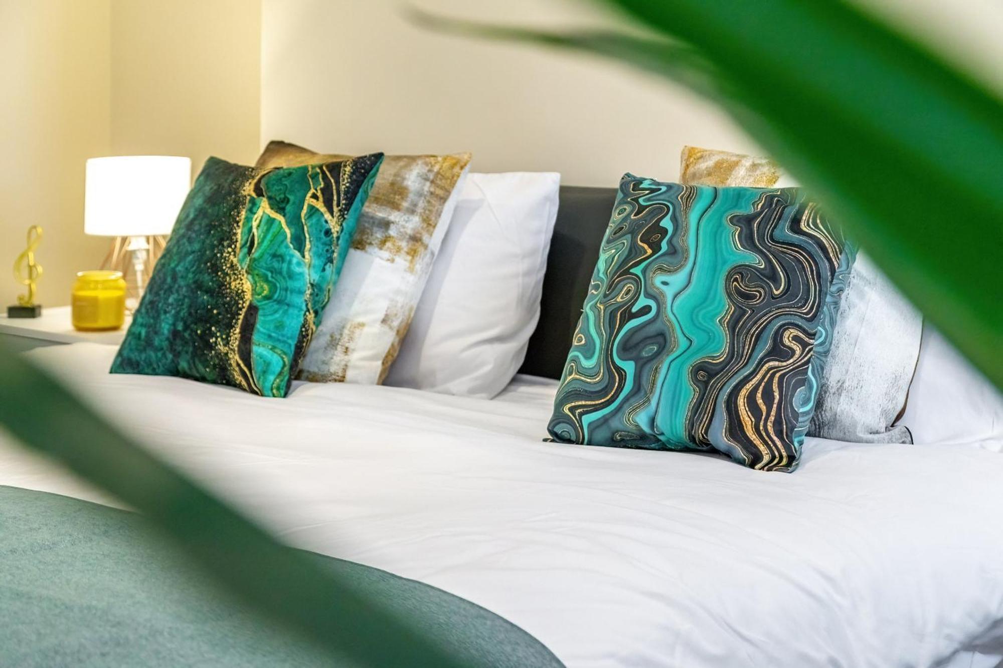 Elegant 2Br London Hideaway- King Bed, Sleeps 6 - Parking- Instant Book- 20 Percent Off Limited Time! Barnet Zewnętrze zdjęcie