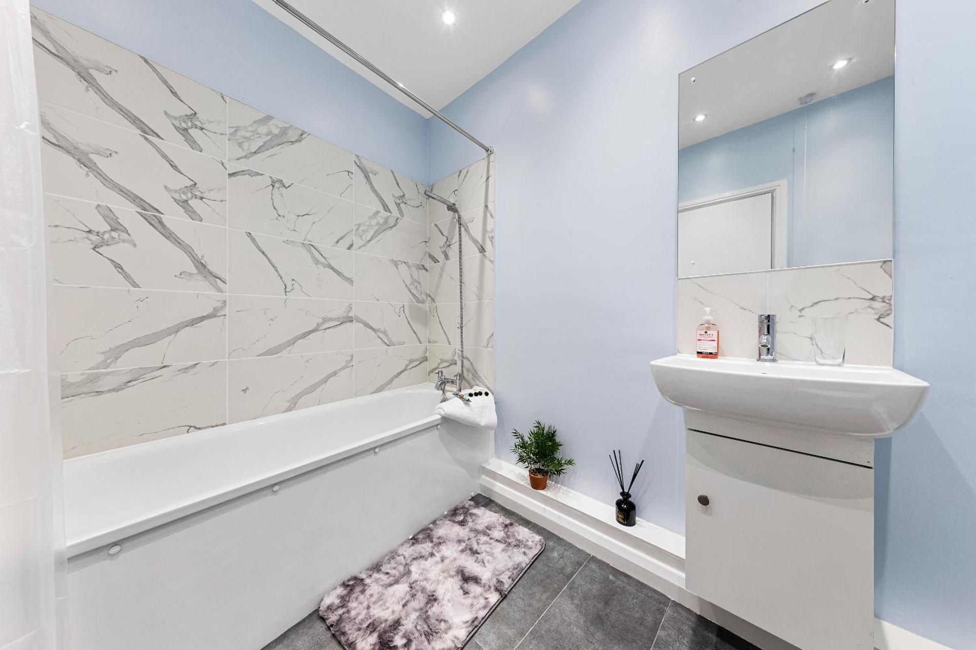 Elegant 2Br London Hideaway- King Bed, Sleeps 6 - Parking- Instant Book- 20 Percent Off Limited Time! Barnet Zewnętrze zdjęcie