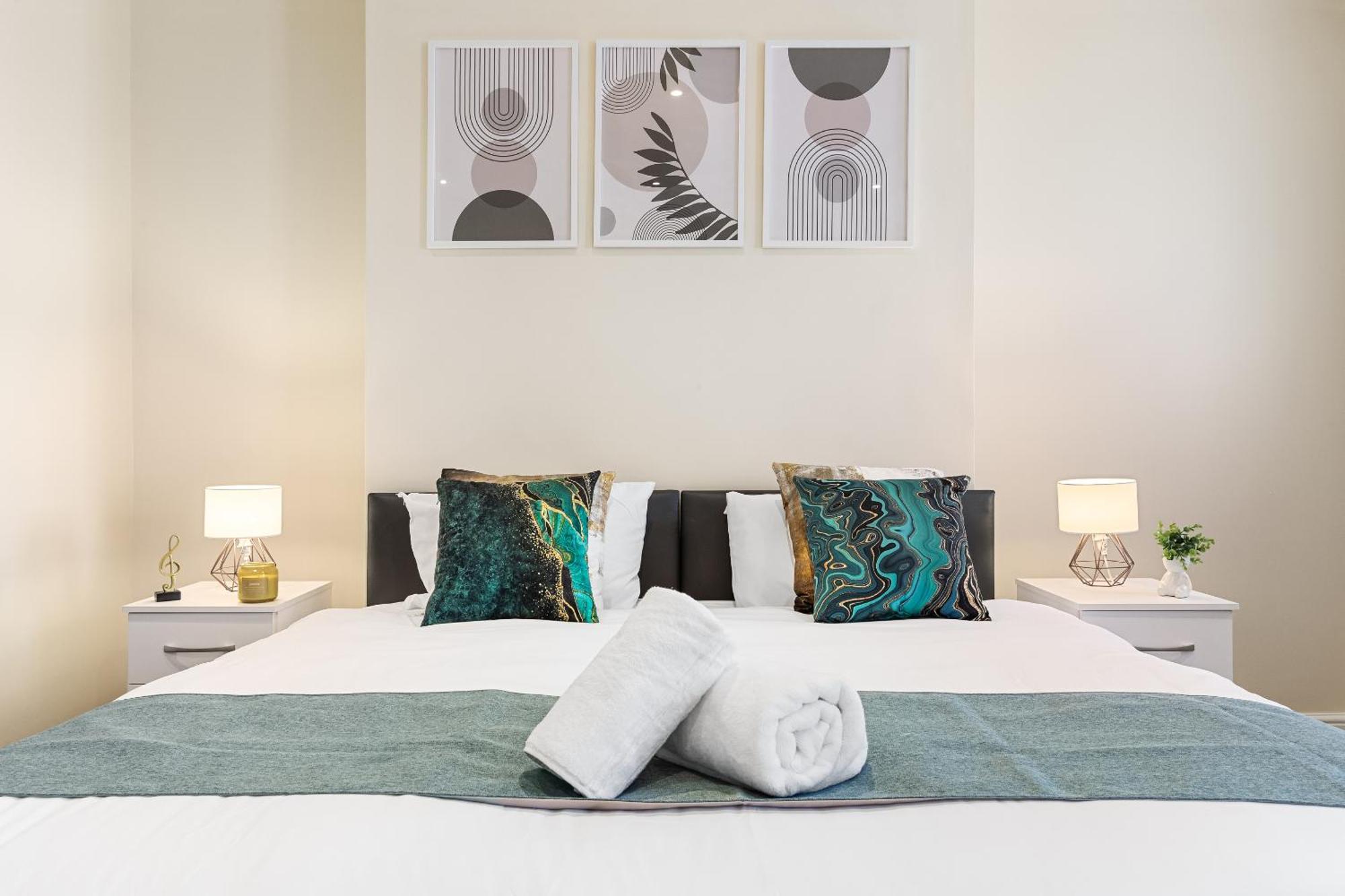 Elegant 2Br London Hideaway- King Bed, Sleeps 6 - Parking- Instant Book- 20 Percent Off Limited Time! Barnet Zewnętrze zdjęcie