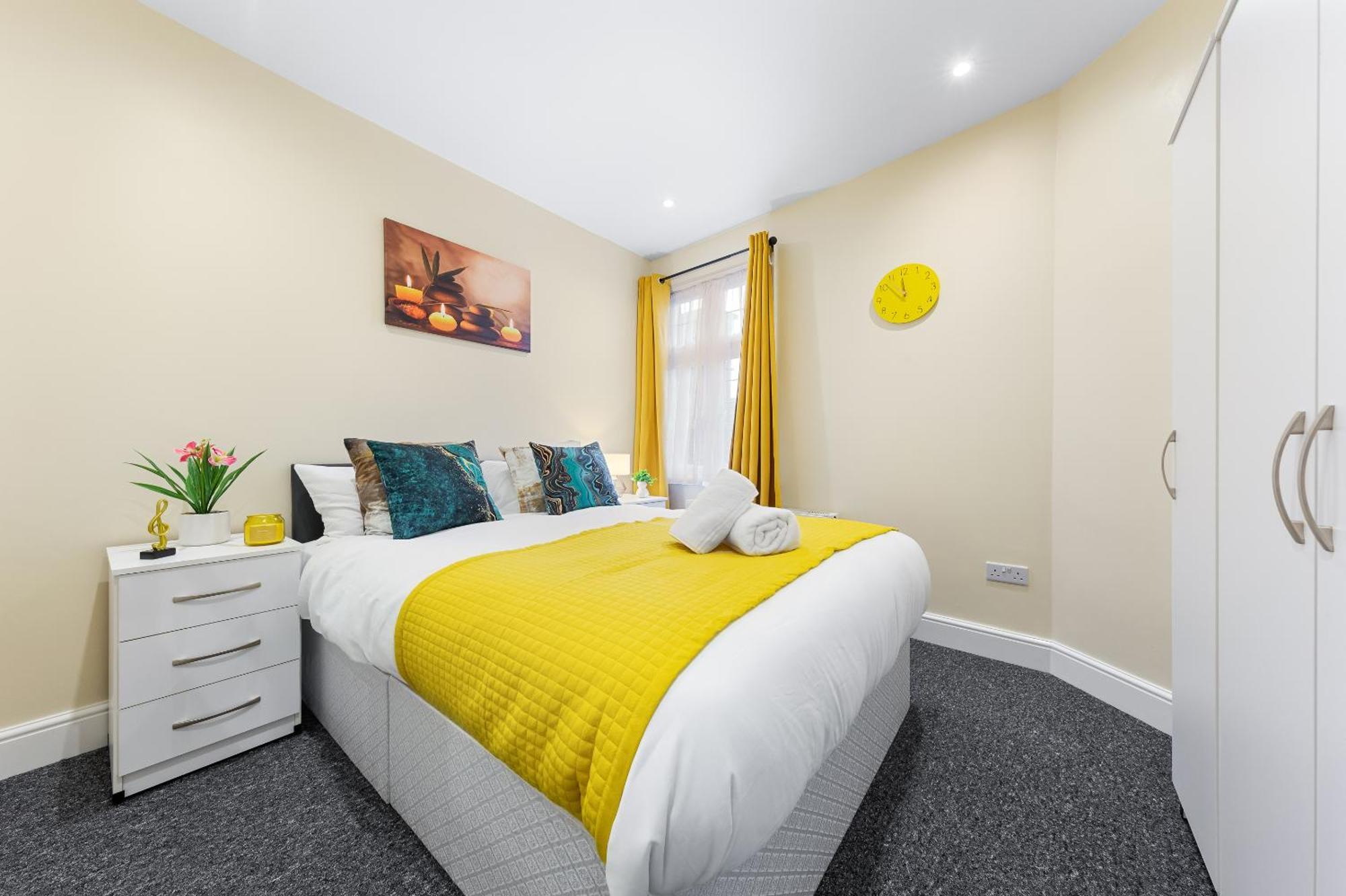 Elegant 2Br London Hideaway- King Bed, Sleeps 6 - Parking- Instant Book- 20 Percent Off Limited Time! Barnet Zewnętrze zdjęcie