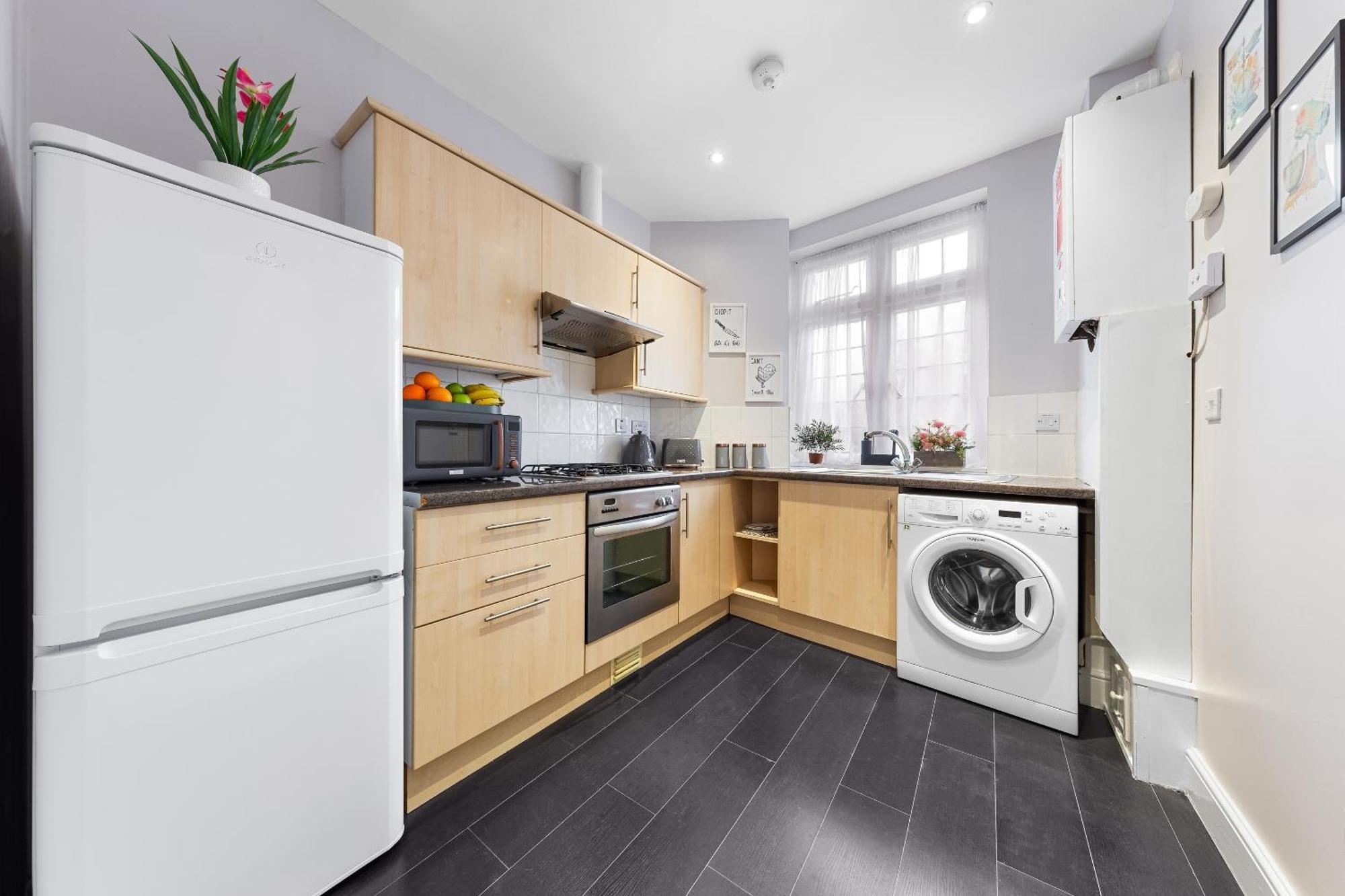 Elegant 2Br London Hideaway- King Bed, Sleeps 6 - Parking- Instant Book- 20 Percent Off Limited Time! Barnet Zewnętrze zdjęcie