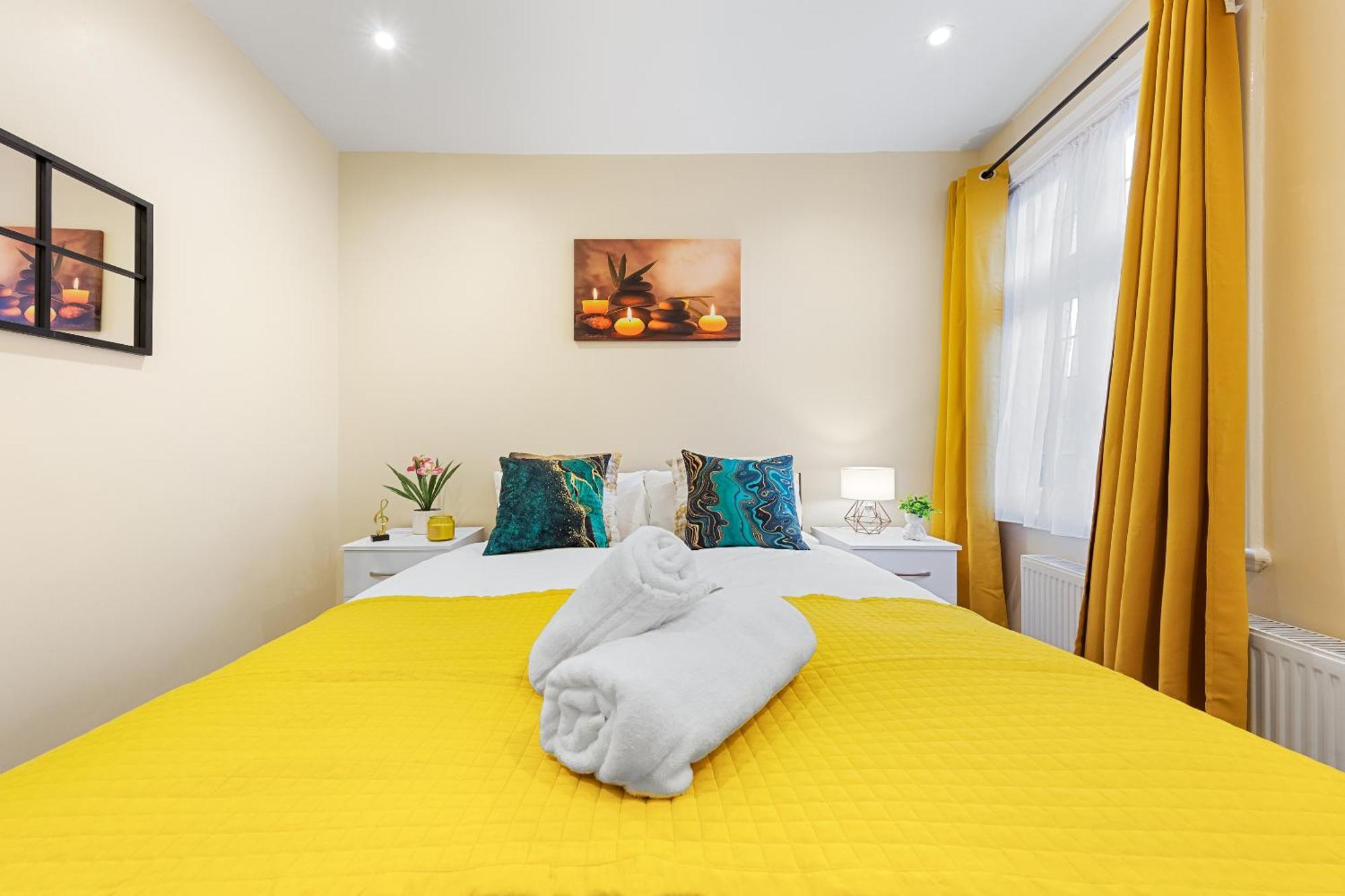 Elegant 2Br London Hideaway- King Bed, Sleeps 6 - Parking- Instant Book- 20 Percent Off Limited Time! Barnet Zewnętrze zdjęcie