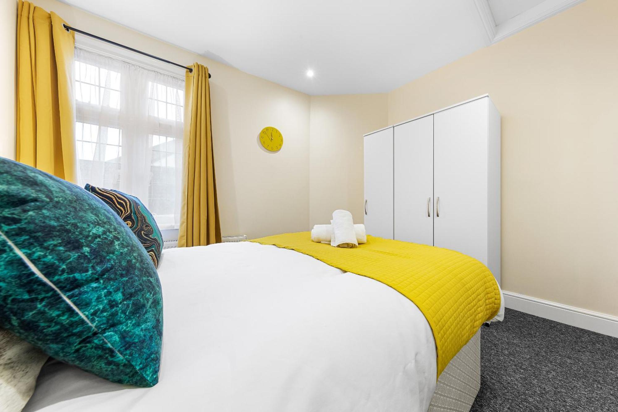 Elegant 2Br London Hideaway- King Bed, Sleeps 6 - Parking- Instant Book- 20 Percent Off Limited Time! Barnet Zewnętrze zdjęcie