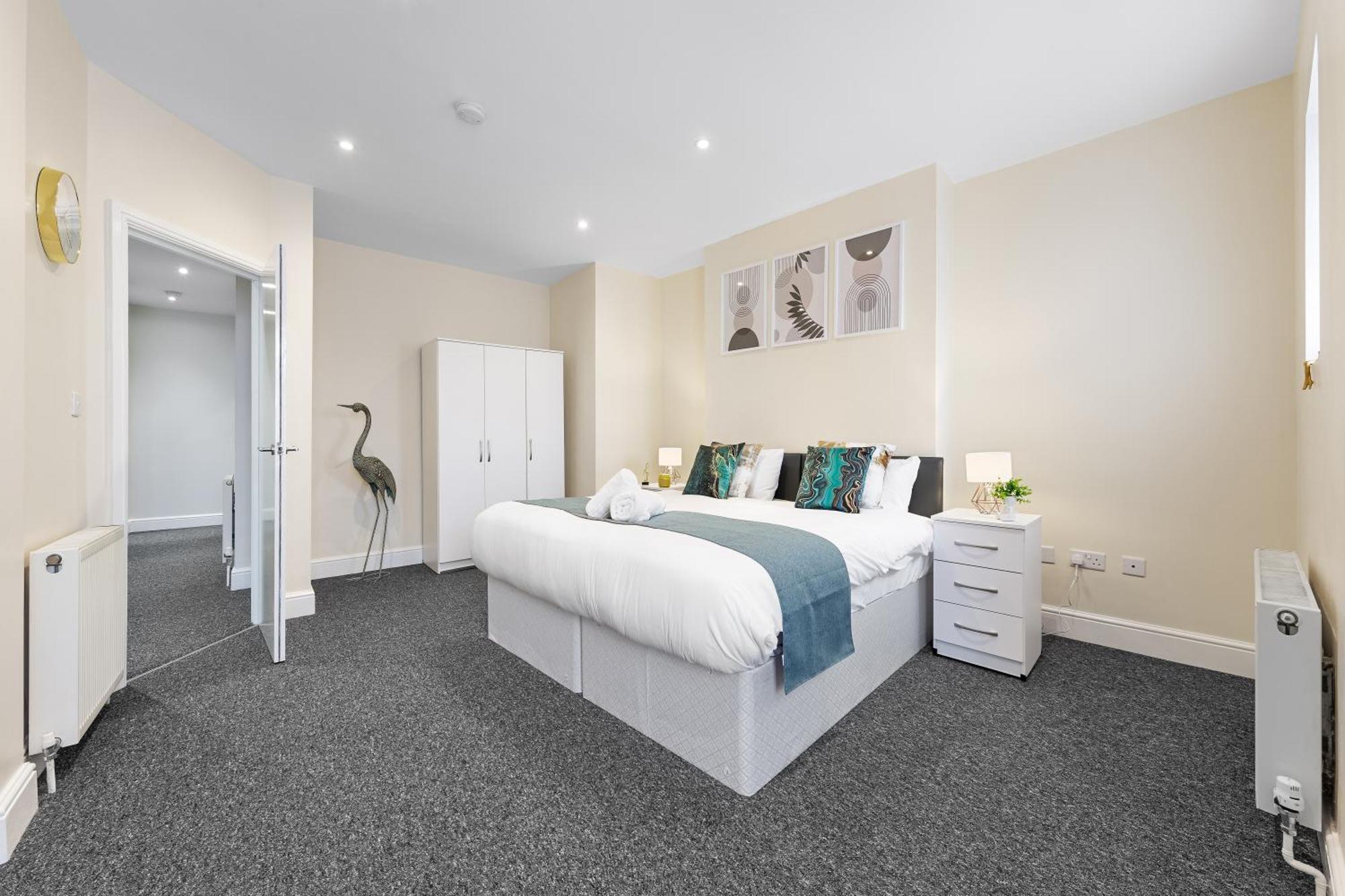 Elegant 2Br London Hideaway- King Bed, Sleeps 6 - Parking- Instant Book- 20 Percent Off Limited Time! Barnet Zewnętrze zdjęcie